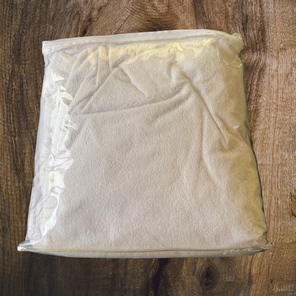 Mattress Protector - Picture 2 of 4